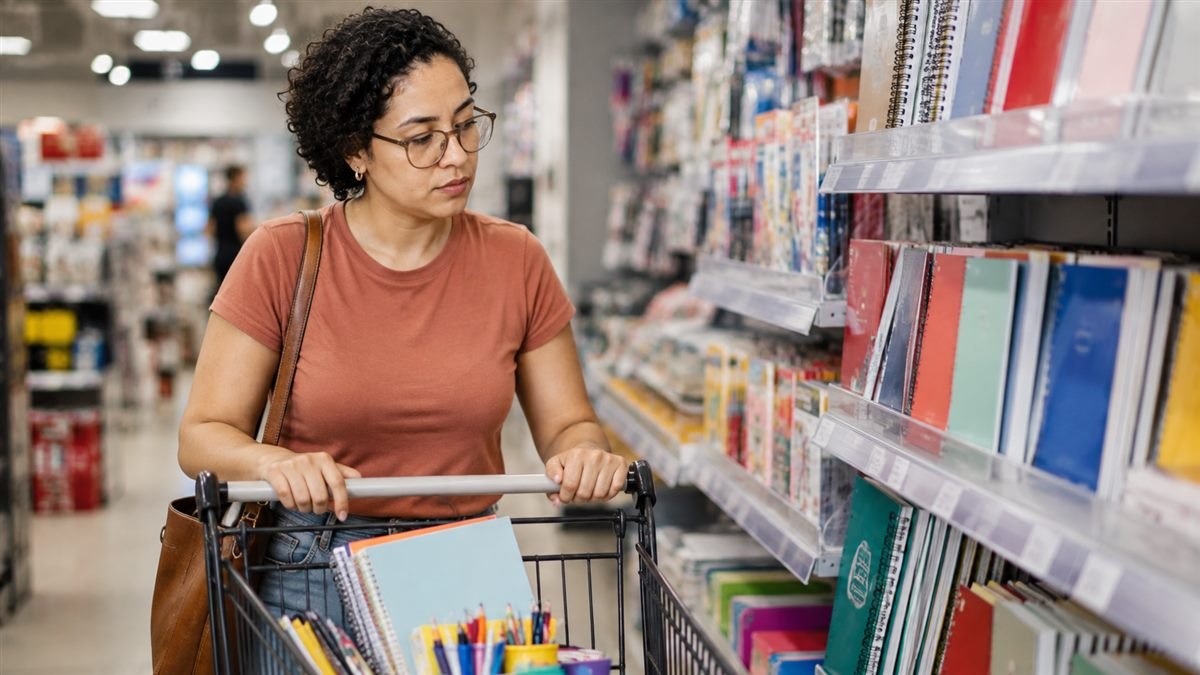 Tudo que a criança consome entra na conta Despesas com material escolar entram no cálculo da pensão alimentícia